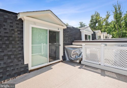 10346 Grosvenor Pl, Rockville MD 20852 exterior