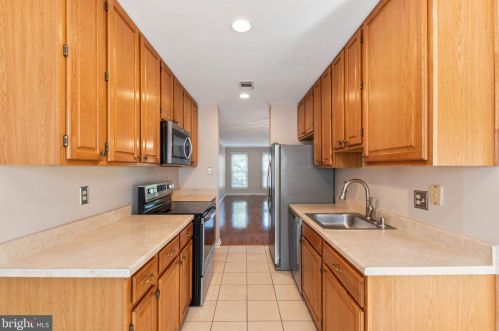 7047 Chesley Search Way, Alexandria VA 22315-4754 exterior