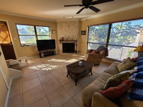 332 Hernando St, Fort Pierce, FL 34949-3291