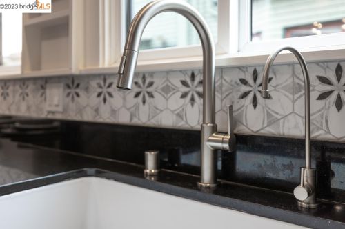 2643 Hillegass Ave, Berkeley CA 94704-3313 exterior