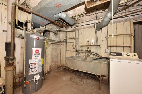 633 Burleigh St, Milwaukee WI 53212-2120 exterior