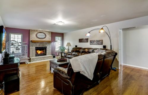 2210 Hess Dr, Joliet, IL 60403-1872