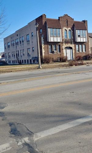 4120 27th St, Milwaukee, WI 53221-1830