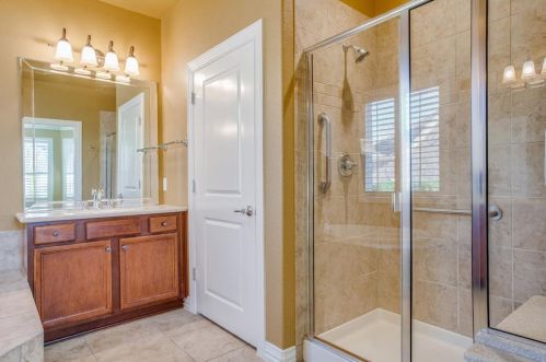 421 Pebble Bch Dr, Frisco TX 75034-2984 exterior