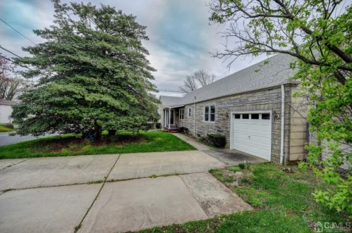 114 Pacific St, Edison NJ 08817-4464 exterior