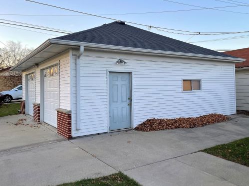 7100 Verona Ct, Milwaukee WI 53219-3932 exterior