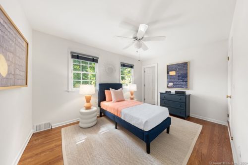 38 Pequot Trl, Westport CT 06880-2930 exterior