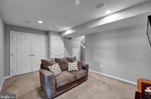 834 Blossom Dr, Hanover PA  17331-2073 exterior