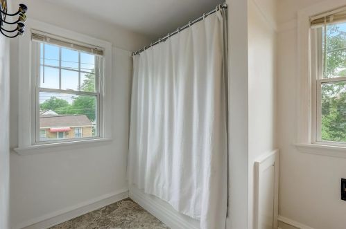 10508 Lincoln Ave, Milwaukee WI 53227-1204 exterior