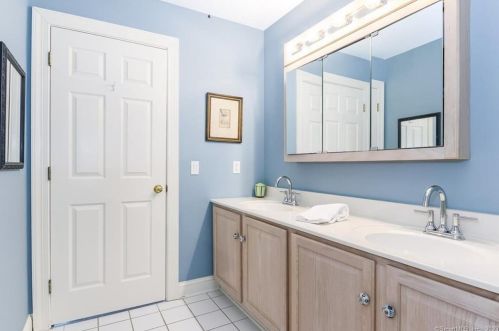 34 Rockhouse Rd, Wilton CT 06897-1827 exterior