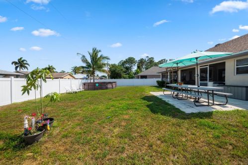 451 Raymond Ln, Fort Pierce FL  34983-1131 exterior