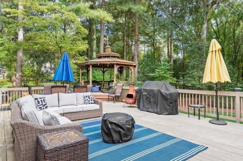 100 Riv Holw Ct, Duluth GA 30096-2414 exterior