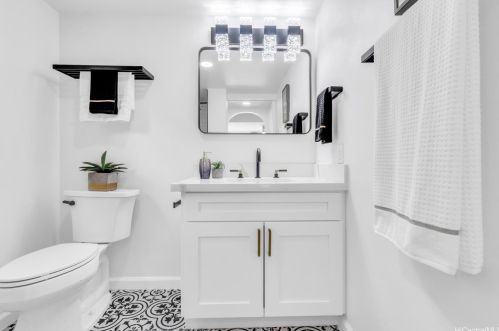 6847 Niumalu Loop, Honolulu HI 96825-1642 exterior