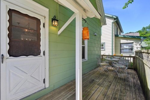 2409 Mifflin St, Madison, WI 53704-4964