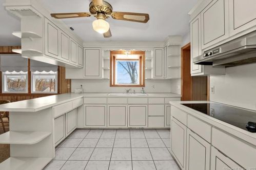 19 Harold Ave, Derby CT 06418-2316 exterior