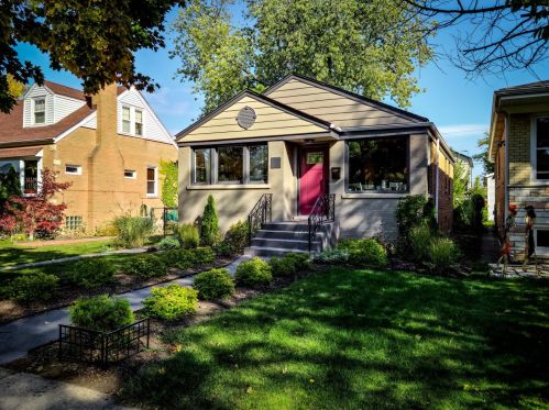 5353 Meade Ave, Chicago, IL 60638-2611