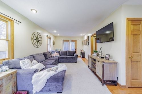 201 Winterset Dr, Springfield MA 01129-1850 exterior