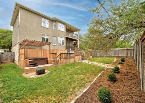 11608 Emerald Fls Dr, Austin TX 78738-5327 exterior