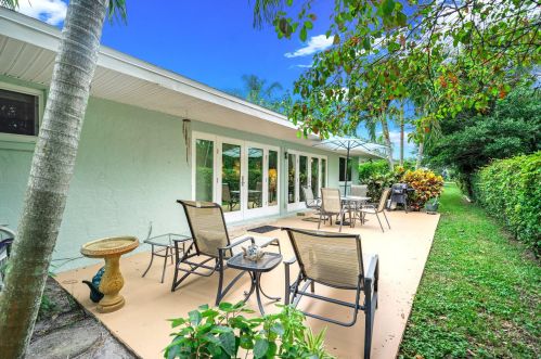 10427 Greentrail Dr, Boynton Beach FL 33436-4412 exterior