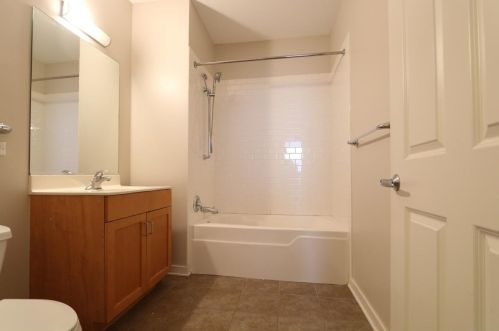 1039 Lytle St, Chicago, IL 60607-4816