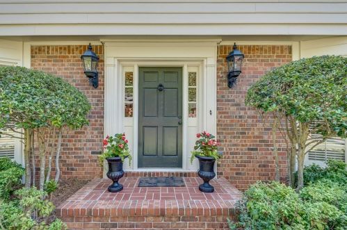 1181 Mile Post Dr, Atlanta, GA 30338-4707