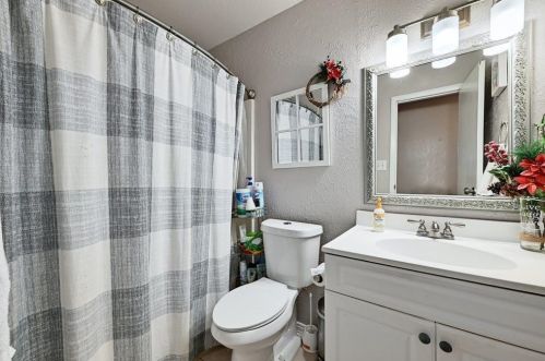 2518 Bitter Crk Dr, Austin TX 78744-5211 exterior