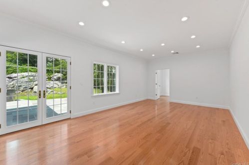 100 Whippoorwill Rd, Armonk NY  10504-1463 exterior