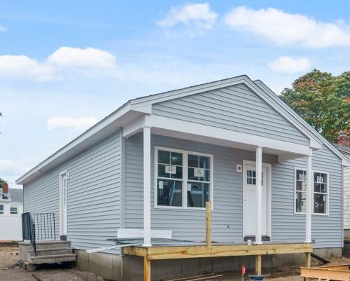 28 Nellie St, Providence, RI 02904-1539