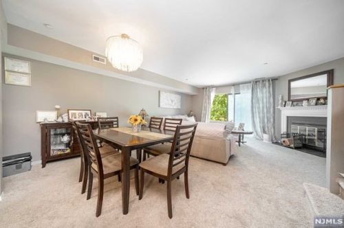 9 Lawrence Ct, Teaneck NJ 07666-6489 exterior