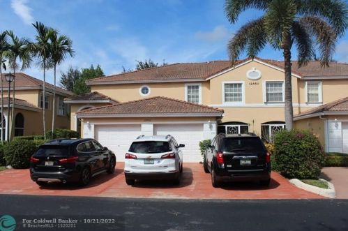12450 Crystal Pointe Dr, Boynton Beach, FL 33437-5672