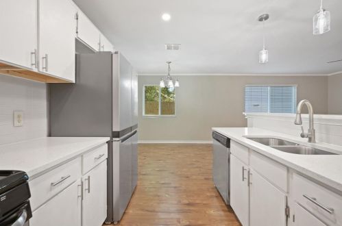 7313 Cooper Ln, Austin TX  78745-6333 exterior