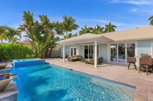 180 Channel Dr, Naples FL 34108-2141 exterior