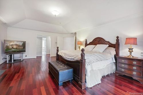 2511 Golf Crst Dr, Rochester MI 48309-4063 exterior