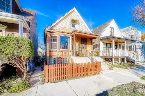 4116 Roscoe St, Chicago, IL 60641-4015