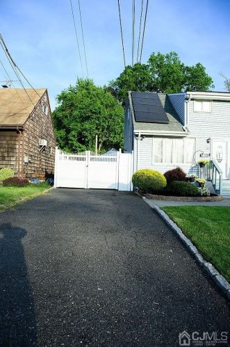 71 Laurel St, Perth Amboy, NJ 08861-1564