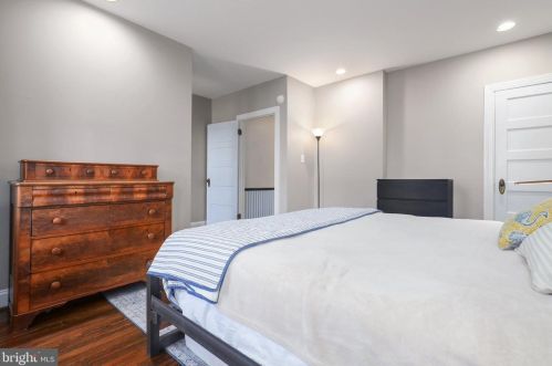 2132 Newport Pl, Washington DC 20037-3002 exterior