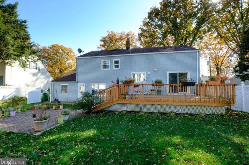 16 Meyer Rd, Edison, NJ 08817-4609