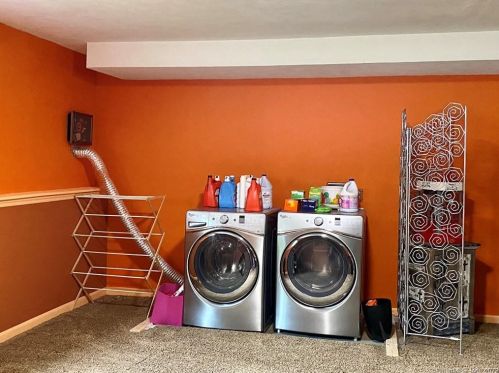 3 Oliver Rd, Enfield CT 06082-5512 exterior