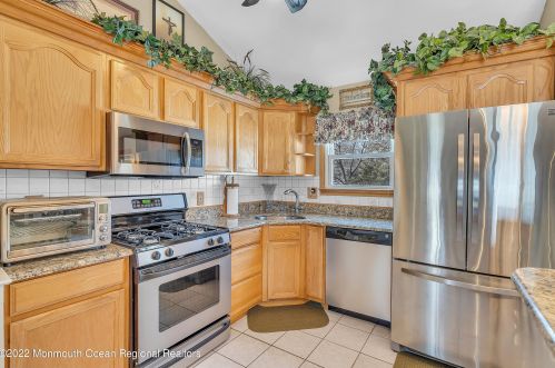 17 Dogwood Dr, Jackson Twp NJ 08527-1342 exterior