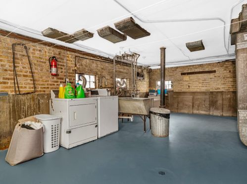 2613 Rascher Ave, Chicago IL 60625-3213 exterior