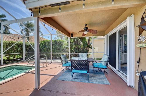 6828 Ashton St, Boynton Beach FL 33437-6039 exterior