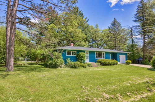 3202 Meadow Ln, Bull Valley IL 60097-8533 exterior