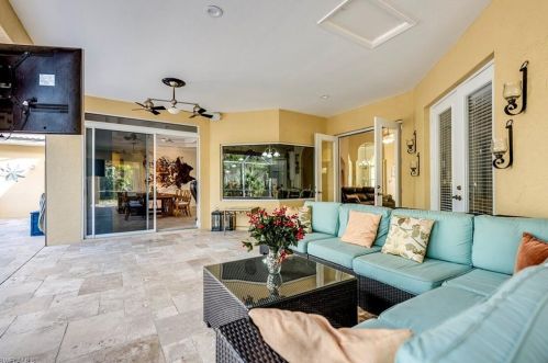 385 7 St, Naples FL 34117-2138 exterior