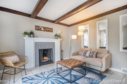 1829 Lonsdale Dr, Grand Rapids MI 49503-3827 exterior