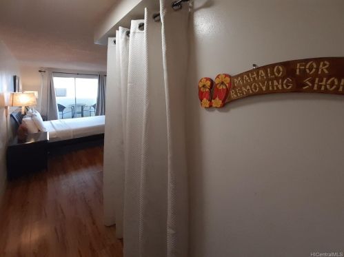 2450 Prince Edward St, Honolulu HI 96815-3221 exterior