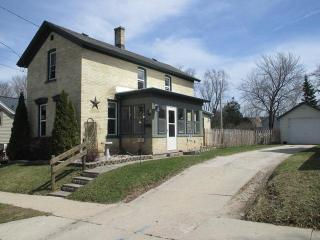 911 Cleveland St, Watertown, WI 53098-2924