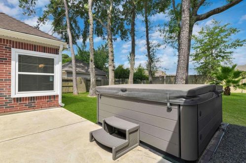 3719 Clover Vly Dr, Humble TX 77345-3060 exterior