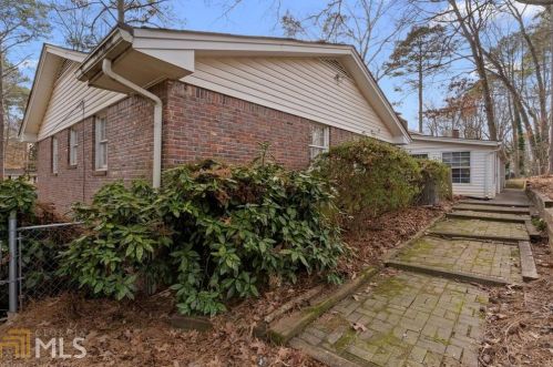 4576 Kingsgate Dr, Atlanta GA 30338-5935 exterior