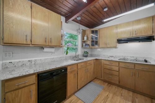 1697 Cotswold Dr, Atlanta GA exterior