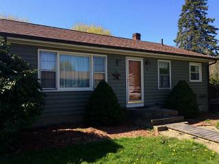 4 Roy Ave, Middletown, RI 02842-4545